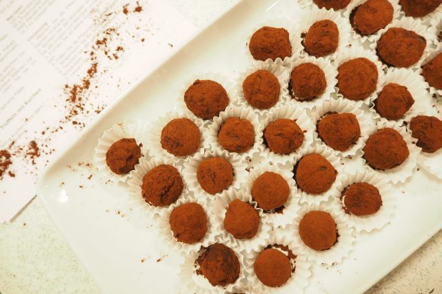 Pralinen mit Kakaopulver Pralinen mit Kakao